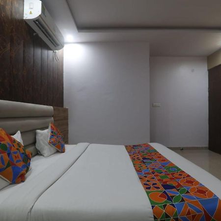 Icyhotels Hl Inn Chinhat Exterior foto