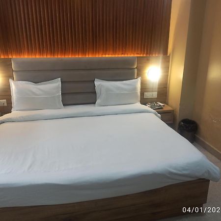 Icyhotels Hl Inn Chinhat Exterior foto